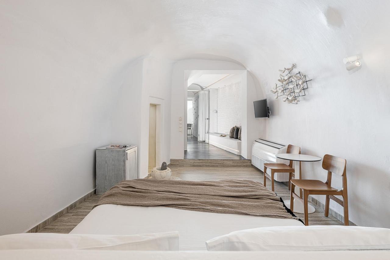 On The Rocks - Small Luxury Hotels Of The World (Adults Only) Imerovigli  Room photo