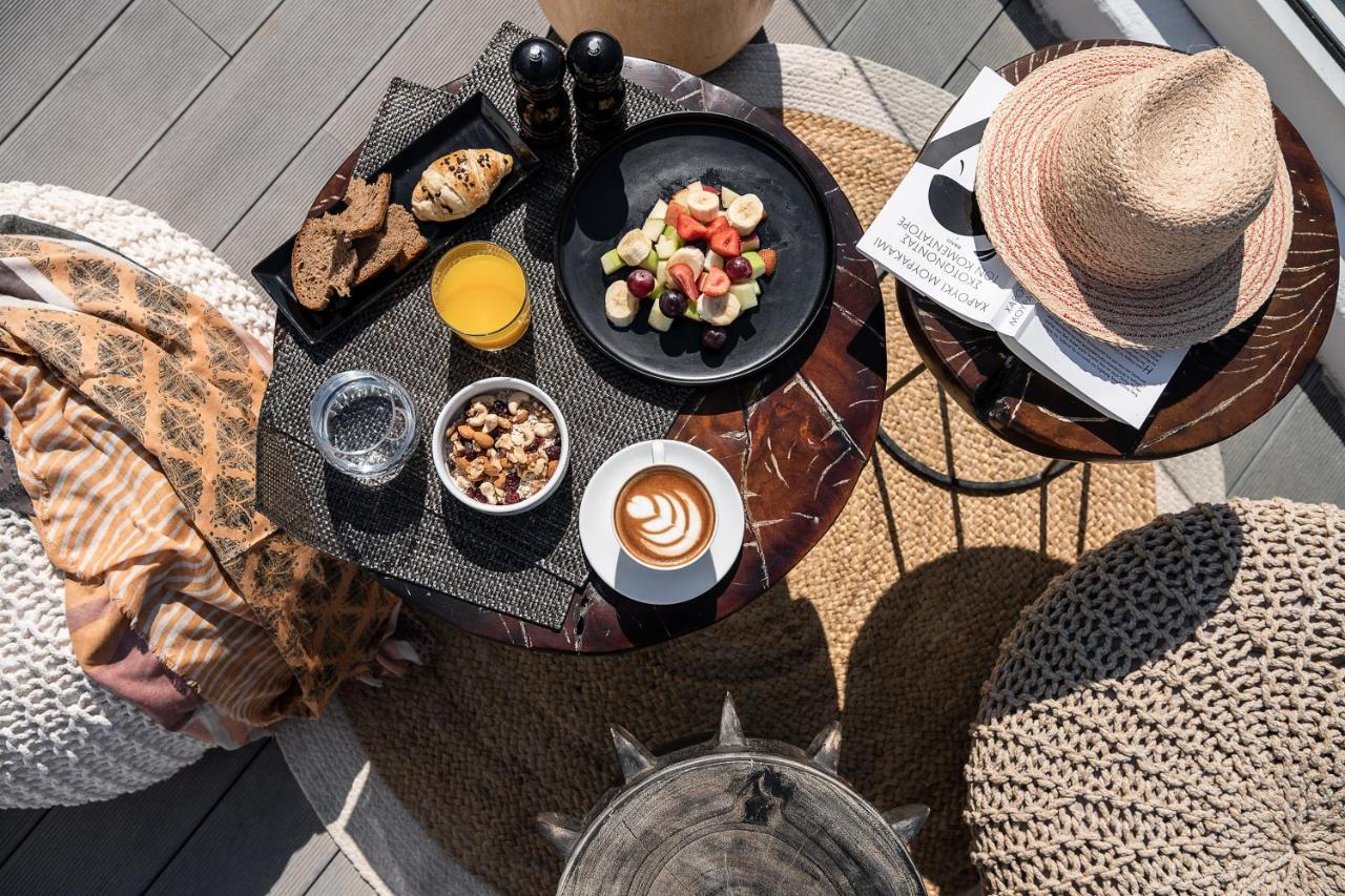 On The Rocks - Small Luxury Hotels Of The World (Adults Only) Imerovigli  Exterior photo