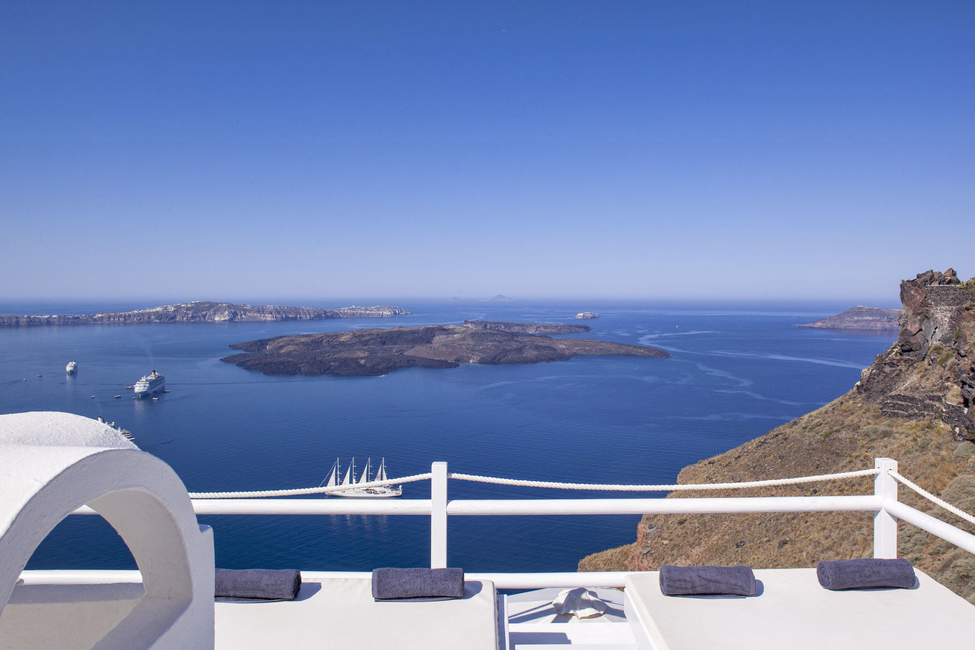 On The Rocks - Small Luxury Hotels Of The World (Adults Only) Imerovigli  Exterior photo